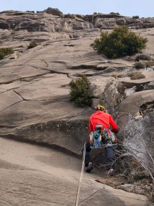 PARED DE BONÉS: “Monsanto la Muerte/Ravier, 6b” Y “Con Coco y Alicates, 6b+”