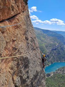 DES-HIDRATACIÓN Y VUELOS EN LA PUÑALADA TRAPERA (6c) A LA PARED DE ARAGÓN EN MONREBEI